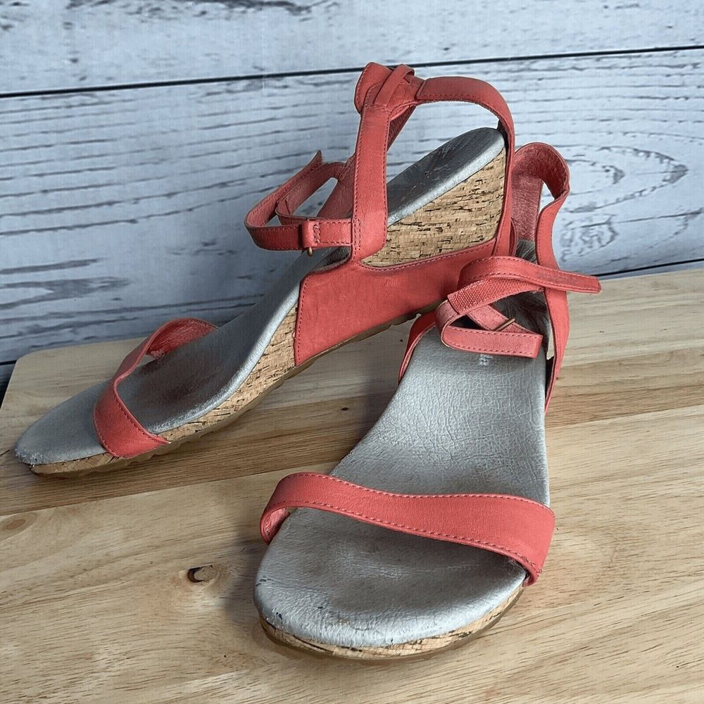 Patagonia Solimar Coral Pink‎ Leather Strap Wedge Sandal Women Size 9M